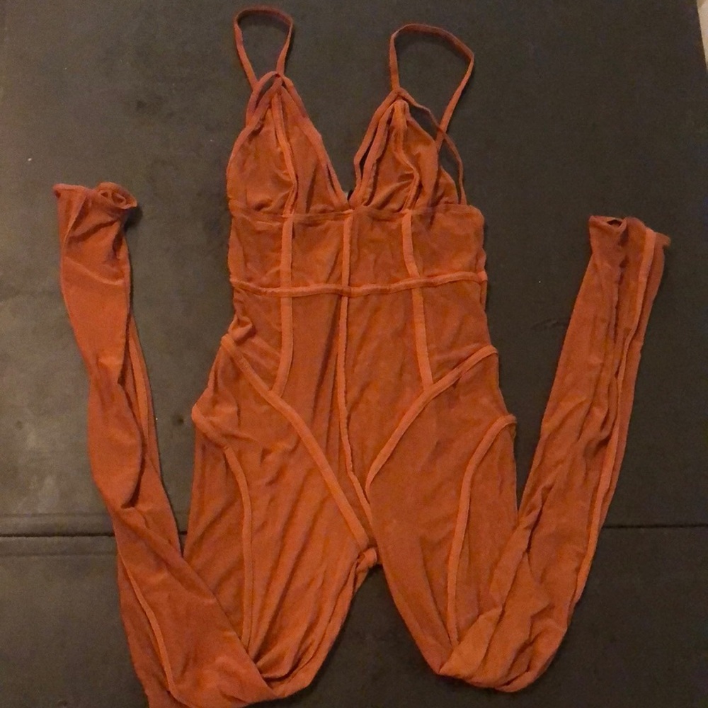 One piece - Picture 2 of 4